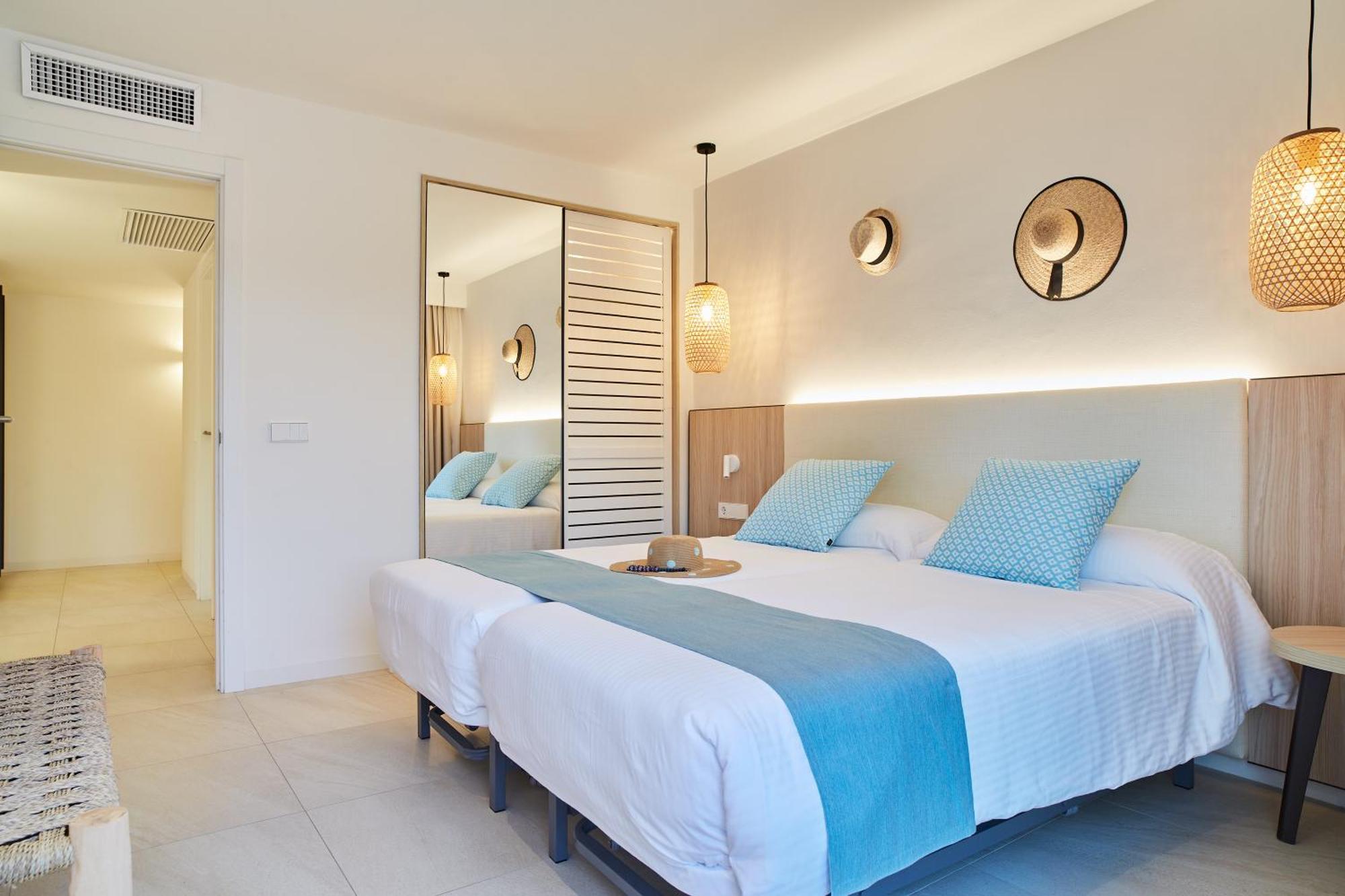 Apartamentos San Miguel Park & Esmeralda Mar Port de Sant Miguel Room photo