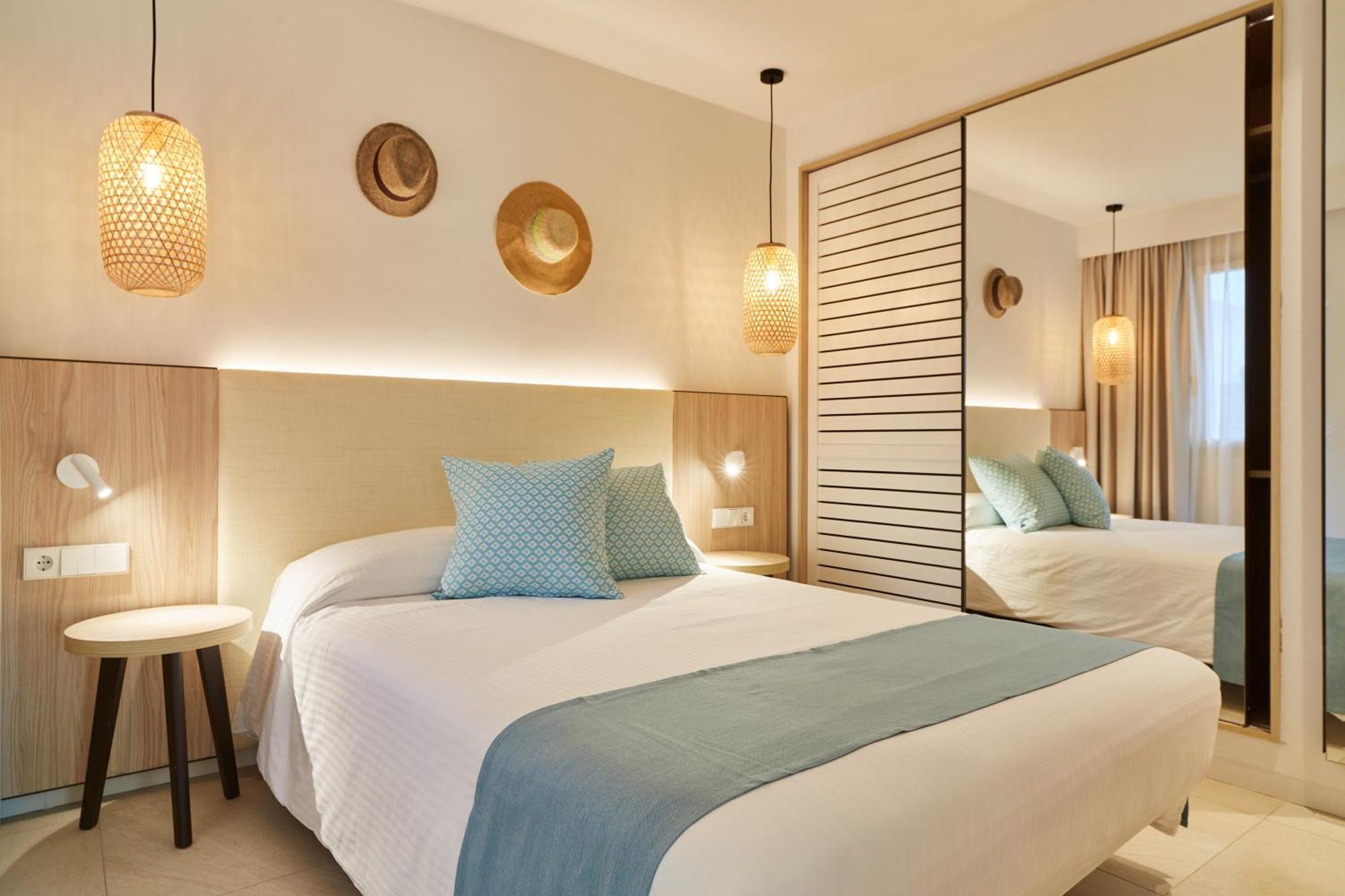 Apartamentos San Miguel Park & Esmeralda Mar Port de Sant Miguel Room photo