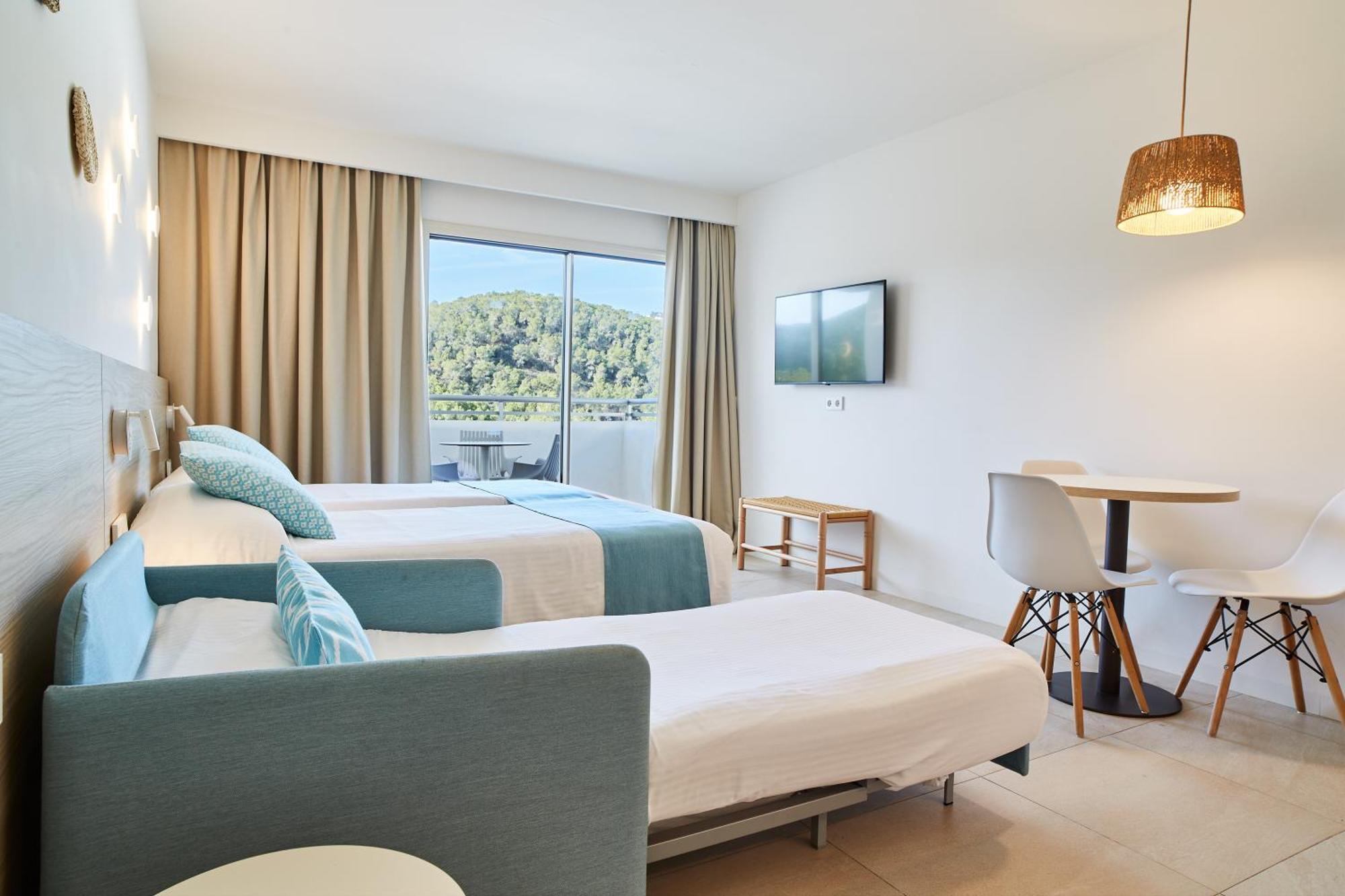 Apartamentos San Miguel Park & Esmeralda Mar Port de Sant Miguel Room photo