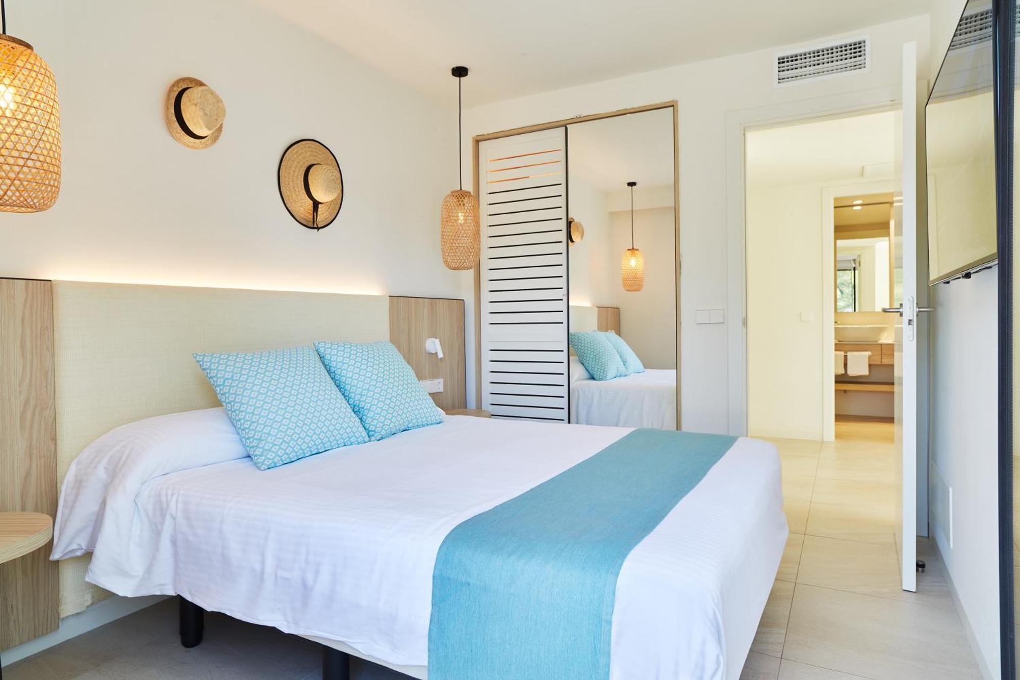 Apartamentos San Miguel Park & Esmeralda Mar Port de Sant Miguel Room photo