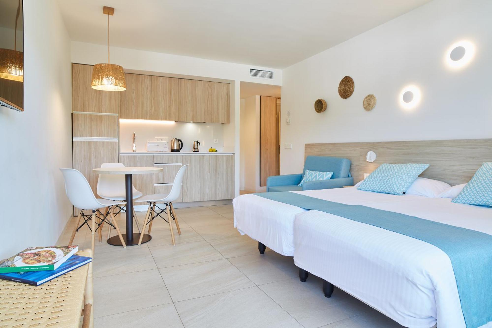 Apartamentos San Miguel Park & Esmeralda Mar Port de Sant Miguel Room photo