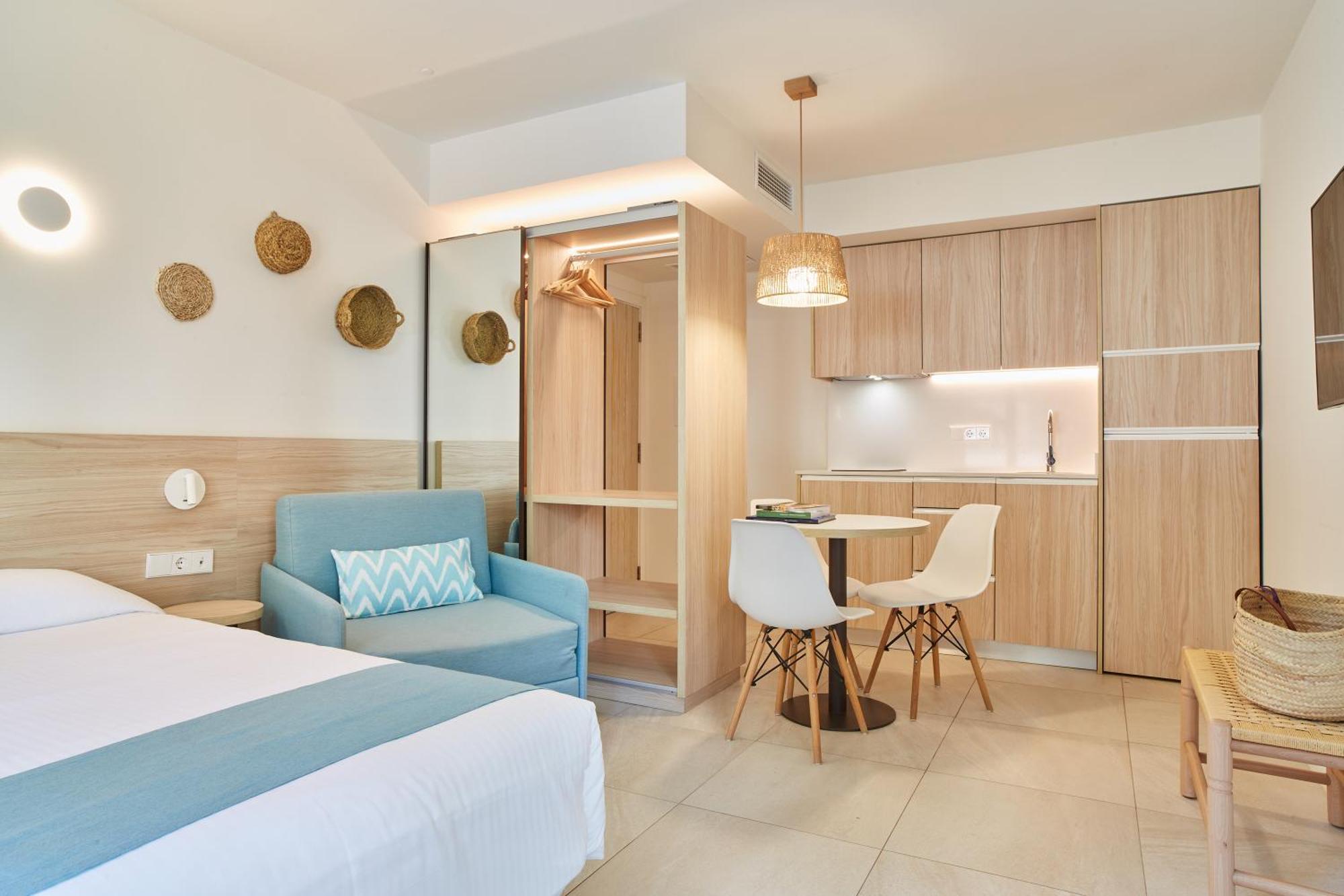 Apartamentos San Miguel Park & Esmeralda Mar Port de Sant Miguel Room photo