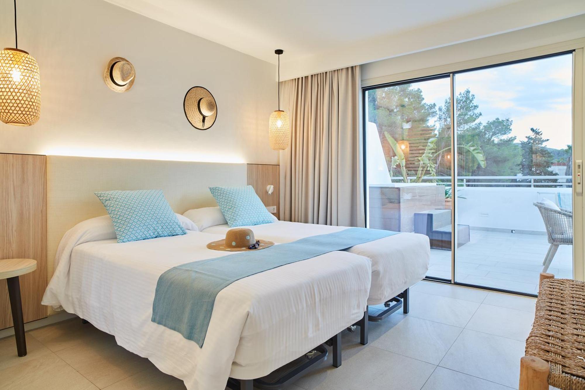 Apartamentos San Miguel Park & Esmeralda Mar Port de Sant Miguel Room photo
